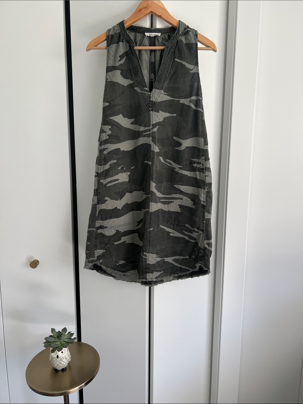 Splendid Gray Sleeveless Shift Dress with Subtle Camo Texture